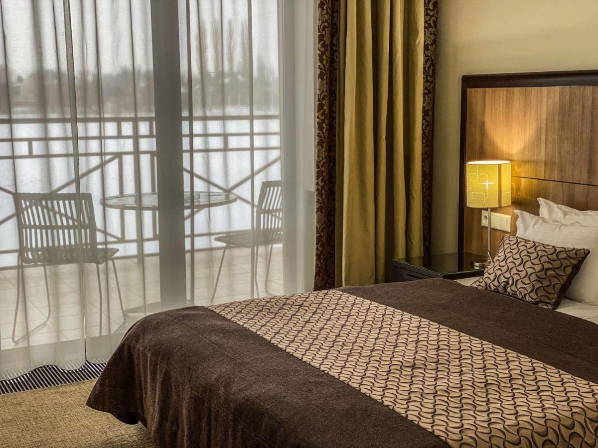 Park-Hotel Kidev Chubynske ภายนอก รูปภาพ