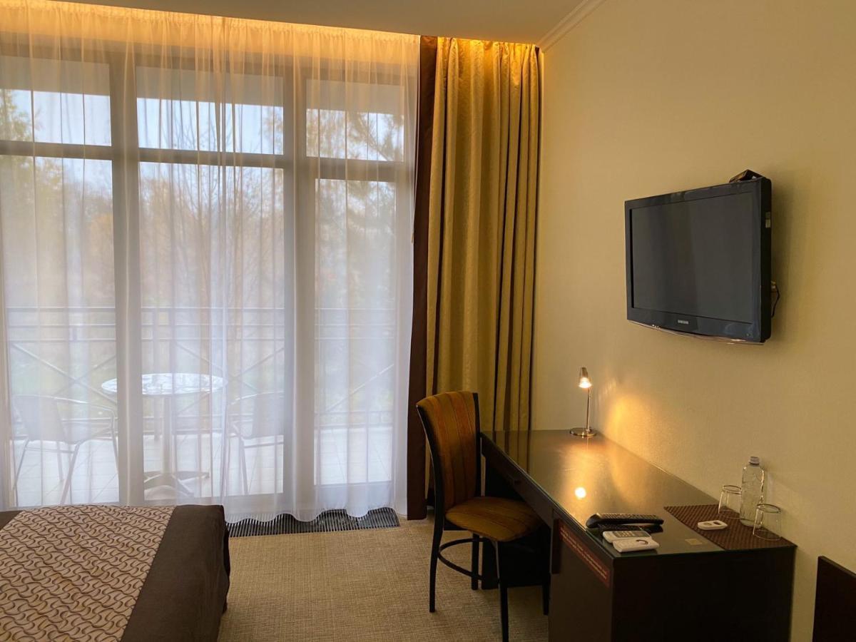 Park-Hotel Kidev Chubynske ภายนอก รูปภาพ