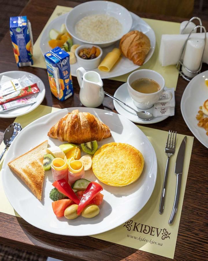 Park-Hotel Kidev Chubynske ภายนอก รูปภาพ