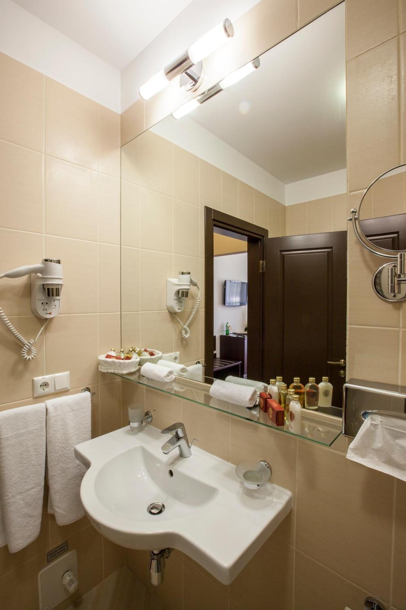 Park-Hotel Kidev Chubynske ภายนอก รูปภาพ