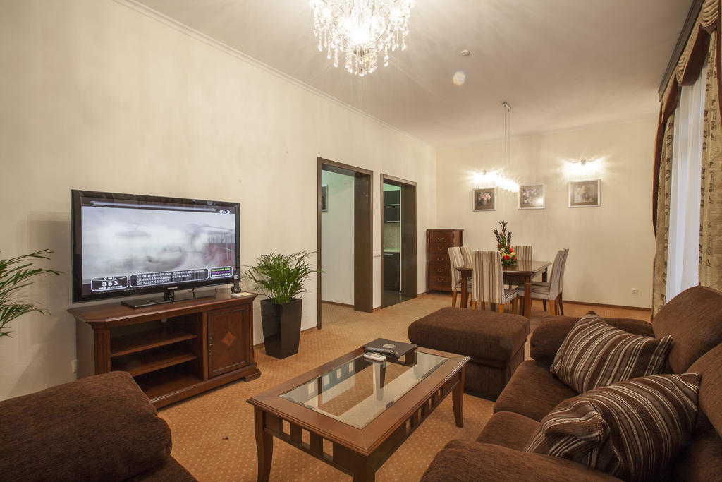 Park-Hotel Kidev Chubynske ภายนอก รูปภาพ